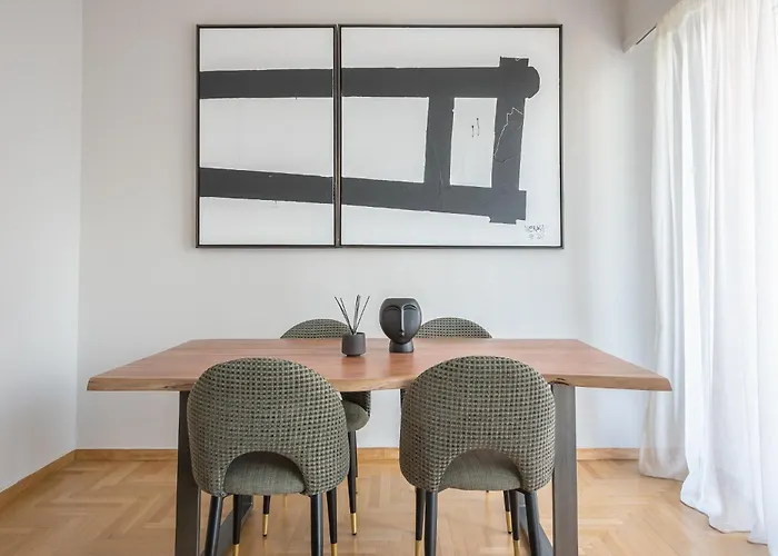 Spacious 2Bds Apt With Acropolis View In Center