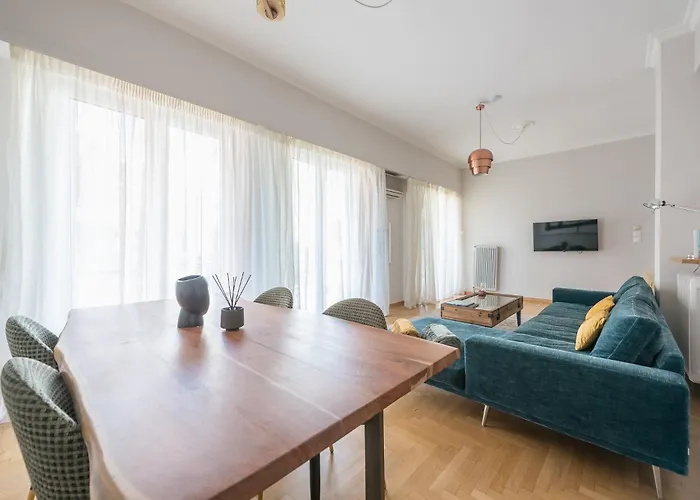 Spacious 2Bds Apt With Acropolis View In Center