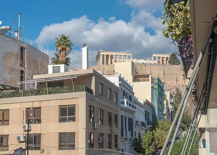 Spacious 2Bds Apt With Acropolis View In Center