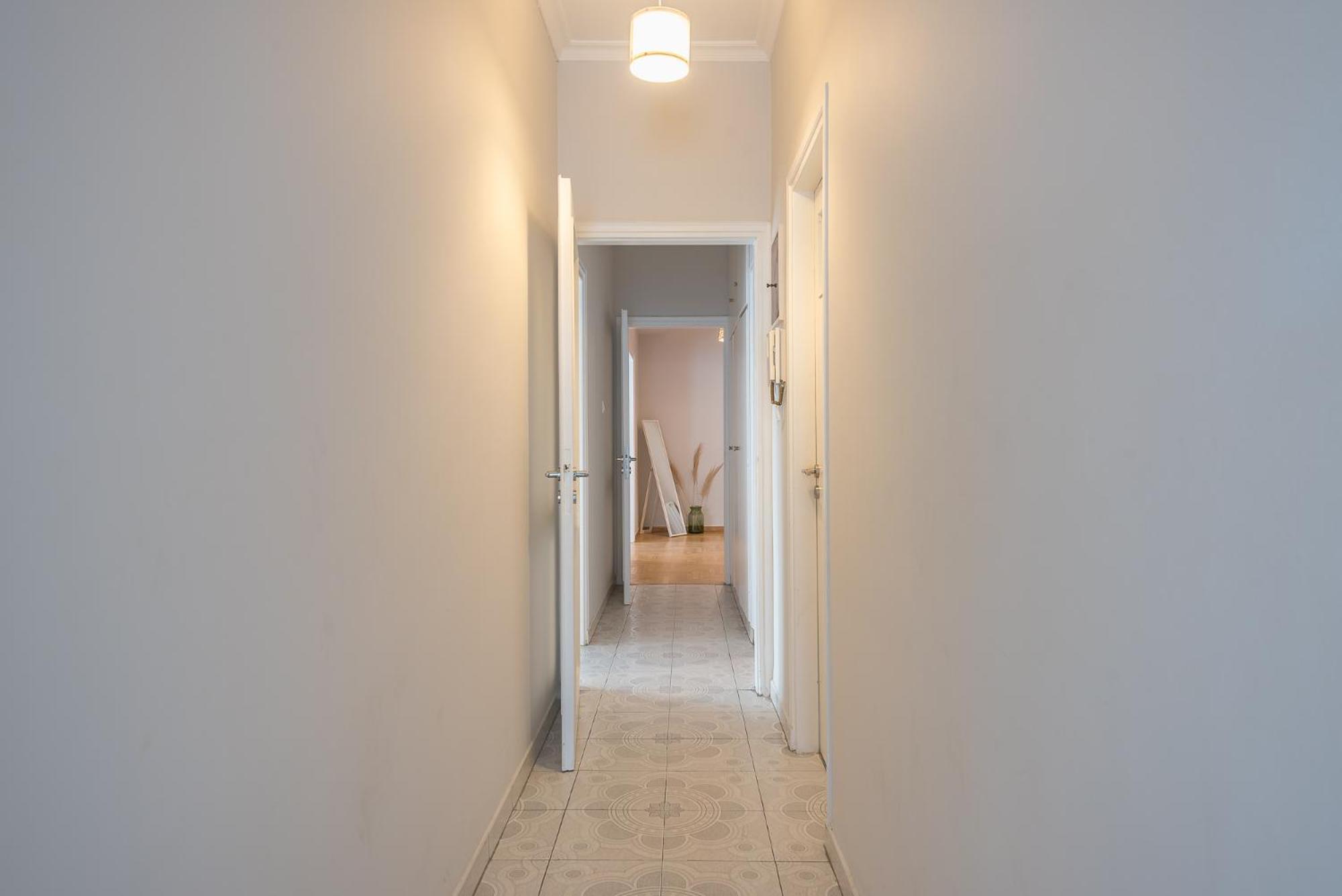 Spacious 2bds With Acropolis View In Center Apartment *
