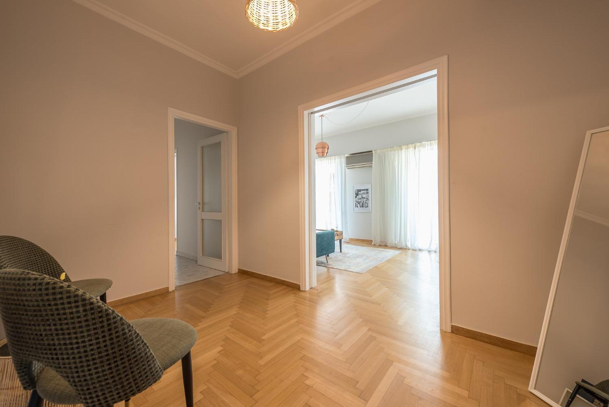 Spacious 2bds With Acropolis View In Center