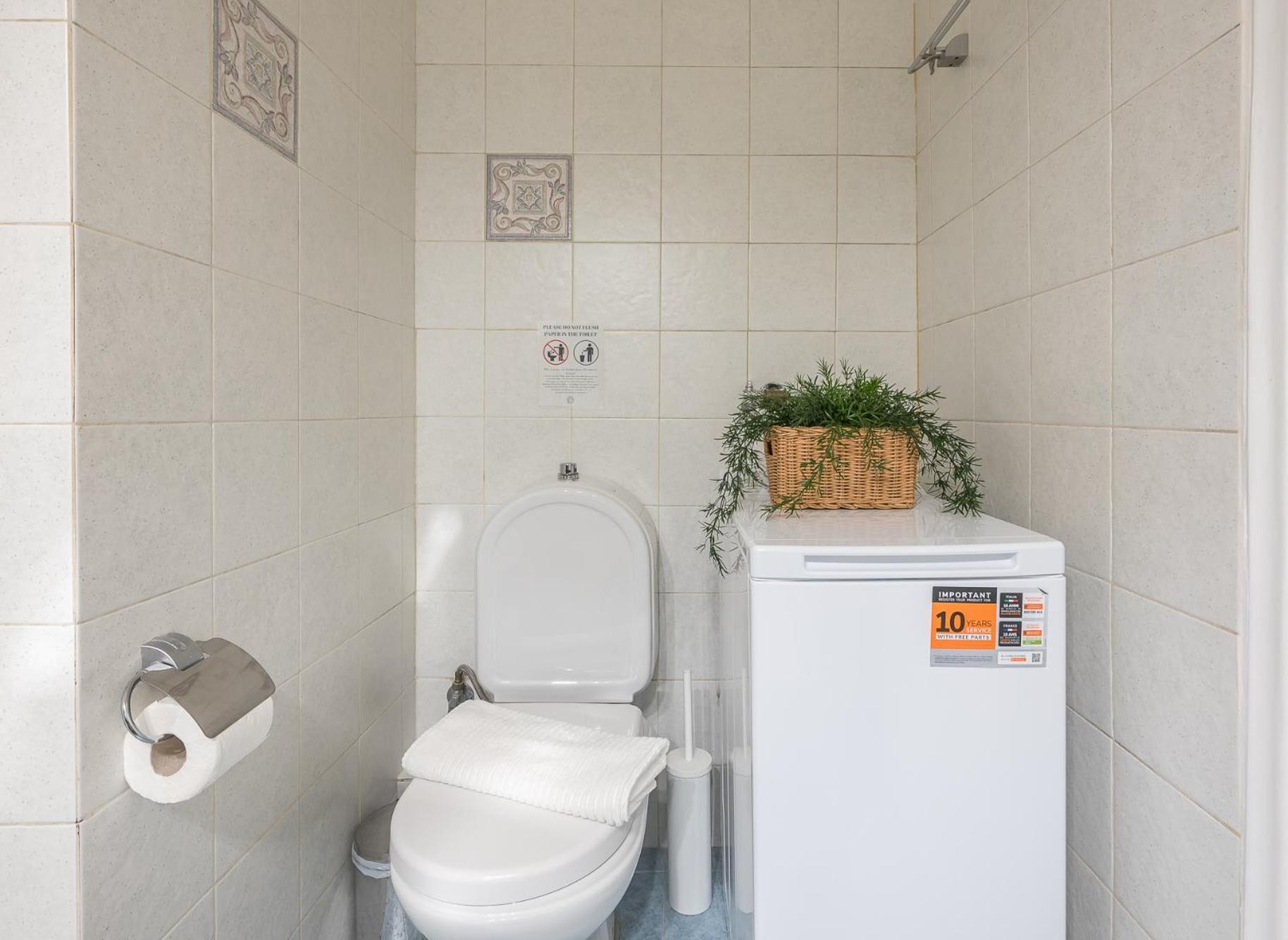 Spacious 2bds With Acropolis View In Center Apartment