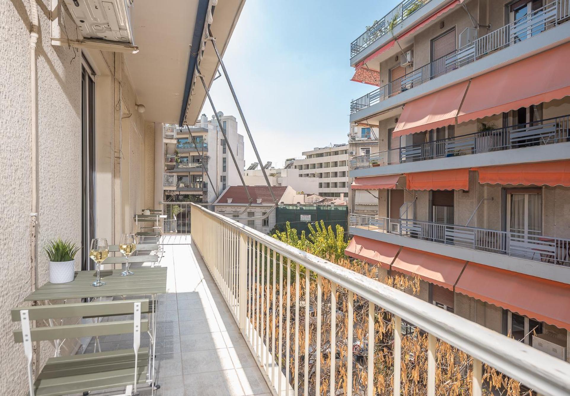 Spacious 2bds With Acropolis View In Center Apartment *