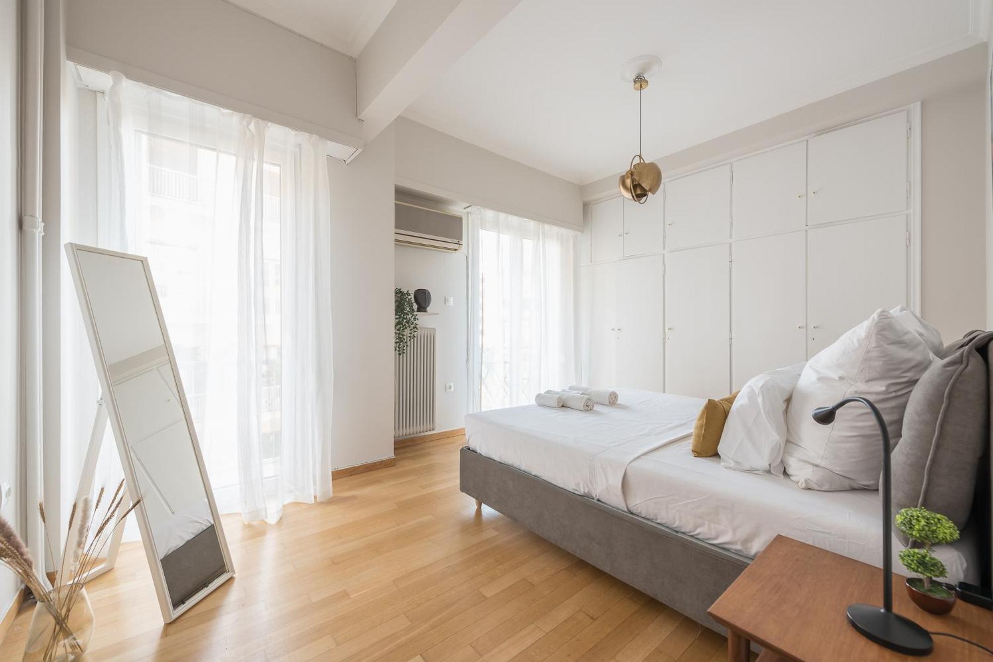 Spacious 2bds With Acropolis View In Center Apartment