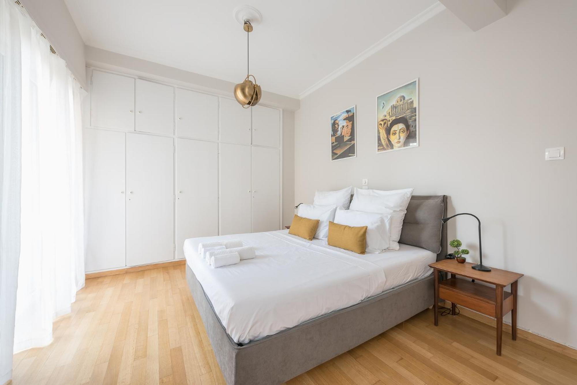 Spacious 2bds With Acropolis View In Center *